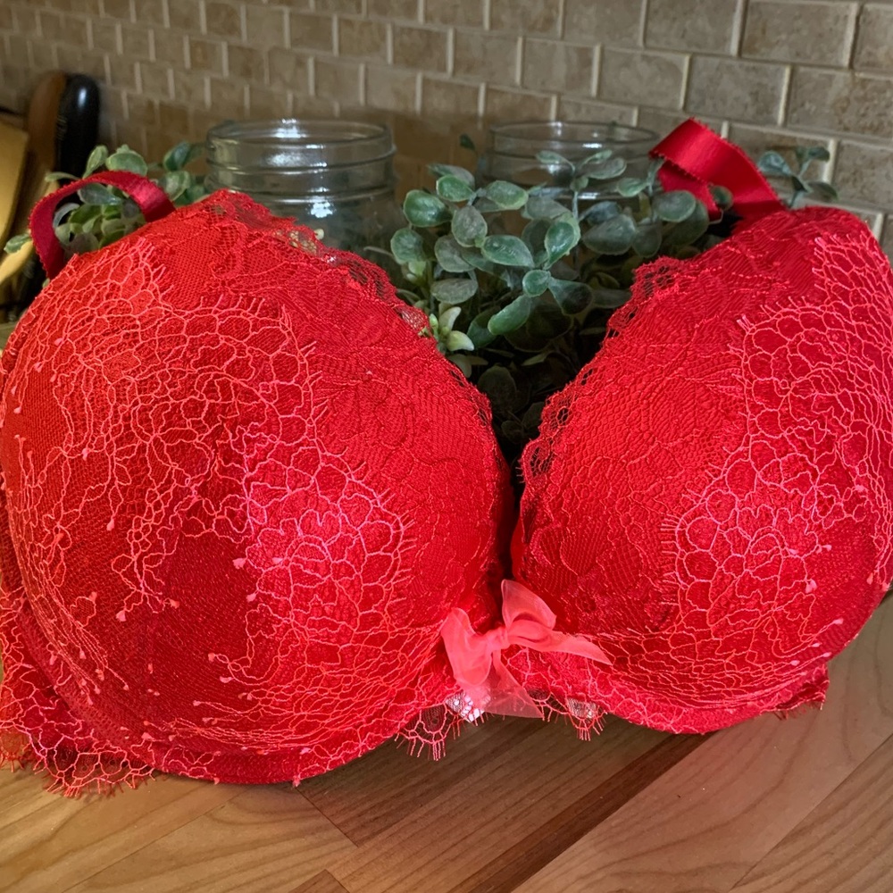 Victoria’s Secret Red Lace Push Up Dream Angels Pigeonnant Bra NWT - Picture 3 of 12